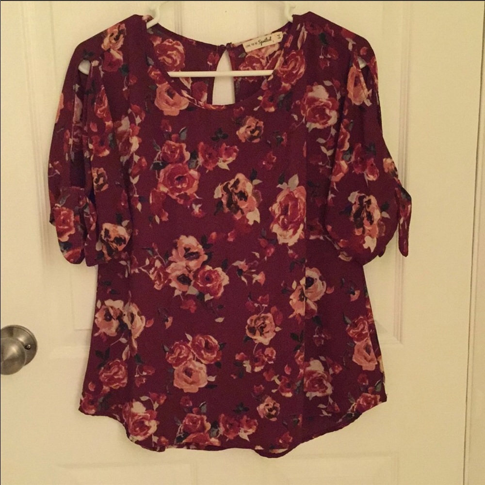 🌺 3/$15 Floral Top with Tied Sleeves